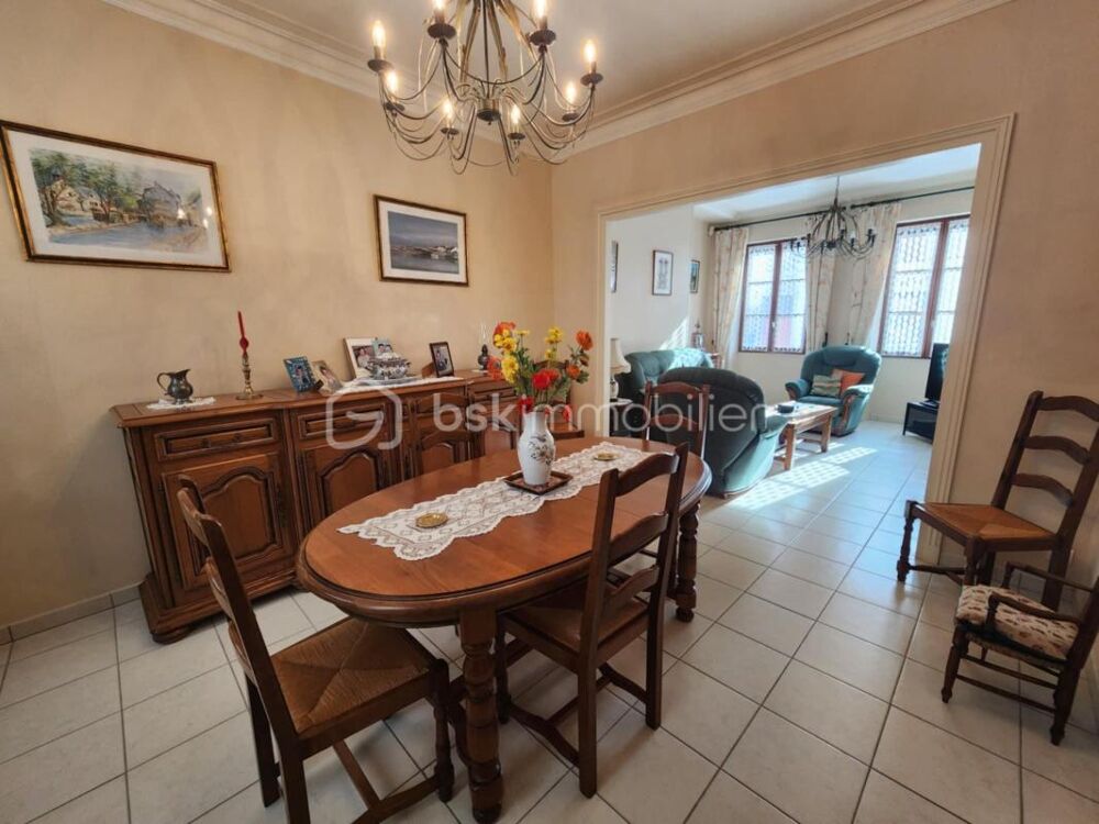 Charmante Maison Ancienne de 130 m² avec Garage et Jardin à Villeneuve-la-Guyard !