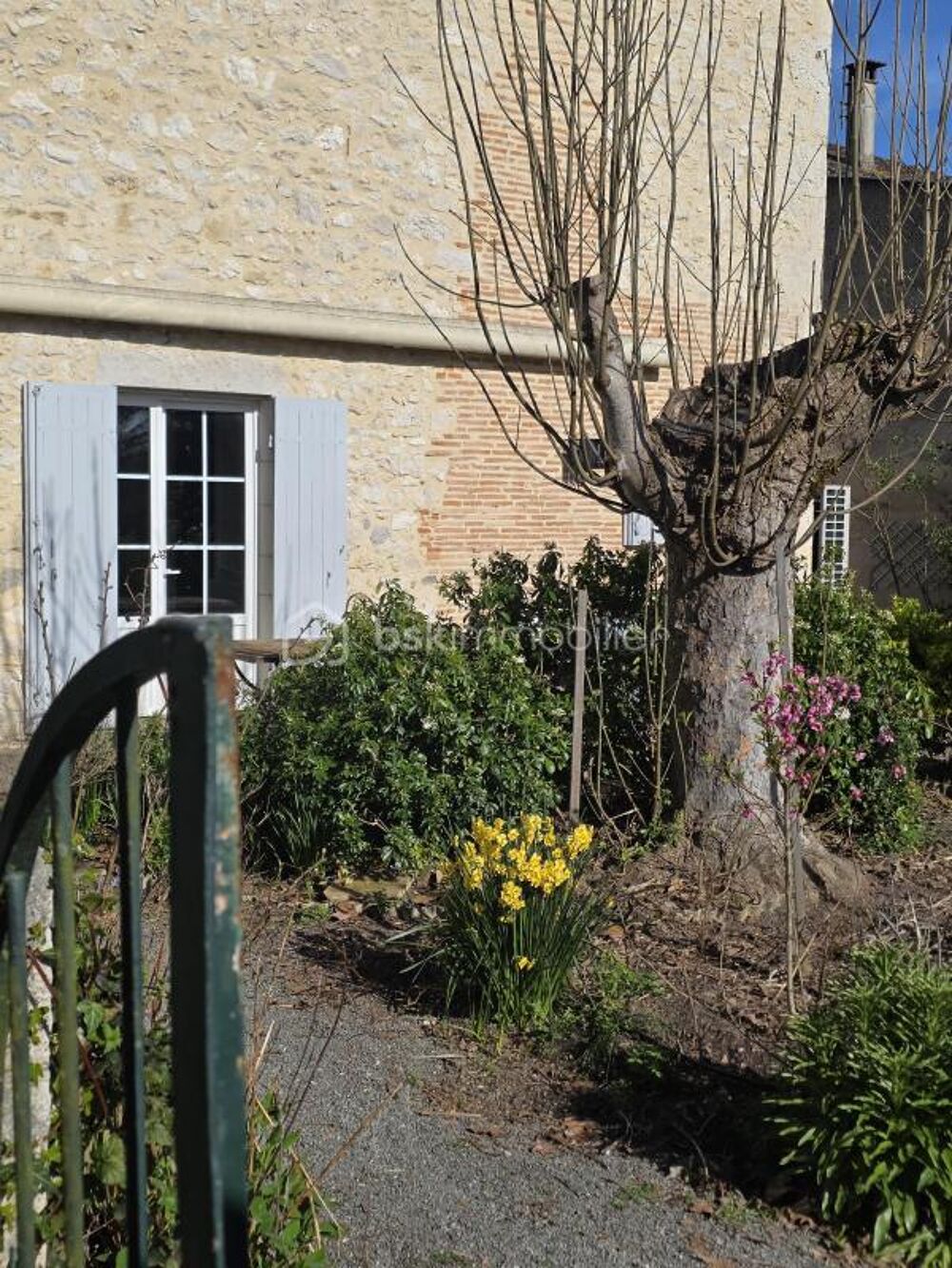 MAISON EN PIERRE RENOVEE A BARBASTE-4 CHAMBRES-JARDIN- DOUBLE GARAGE