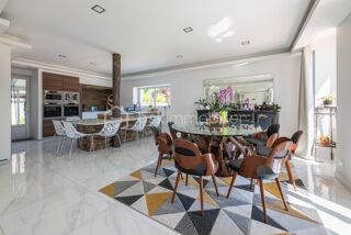 Propriété/château à vendre 8 pièces 364 m²