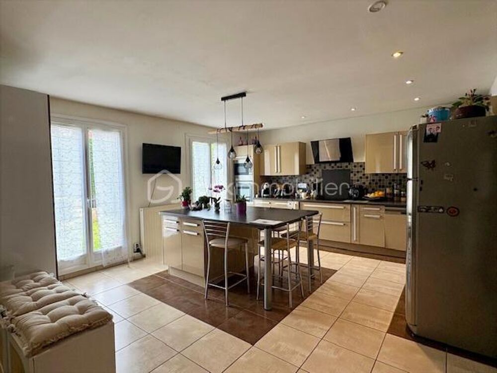 Vente Propriété/Château Charmante maison conviviale avec pavillon secondaire. En quête d'un bien combinant résidence principale et rentabilité, cette pr Rosoy
