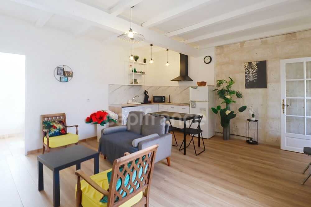 GARD (30) AIGUESMORTES (30220) intra-muros à vendre appartement T4 ~40 m2, 1 chambres et terrasse