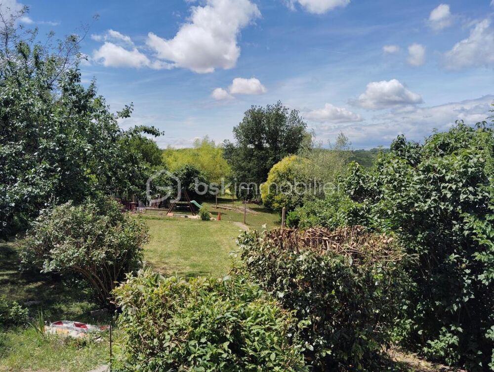 Au calme, maison de 105 m2 habitables SANS TRAVAUX avec garage et sous-sol sur 3131 m2 de terrain dont une partie constructible