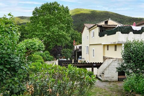   Maison de 7 pi�ces de 220 m� situ� au Martinet Maison - 10 pi�ce(s) - 220 m�