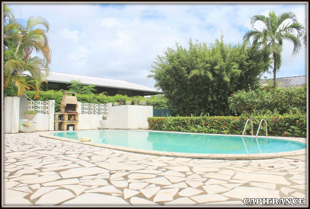 A VENDRE A KOUROU (97310) UNE MAGNIFIQUE MAISON EN BOIS T5 de 106 m² AVEC 2 MAISONS T2 INDEPENDANTES - TERRAIN DE 775 m² - AU PR