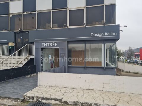   Local commercial de 197 m2 avec bureau et parking à louer à Orgeval au bord de la RN 13 
