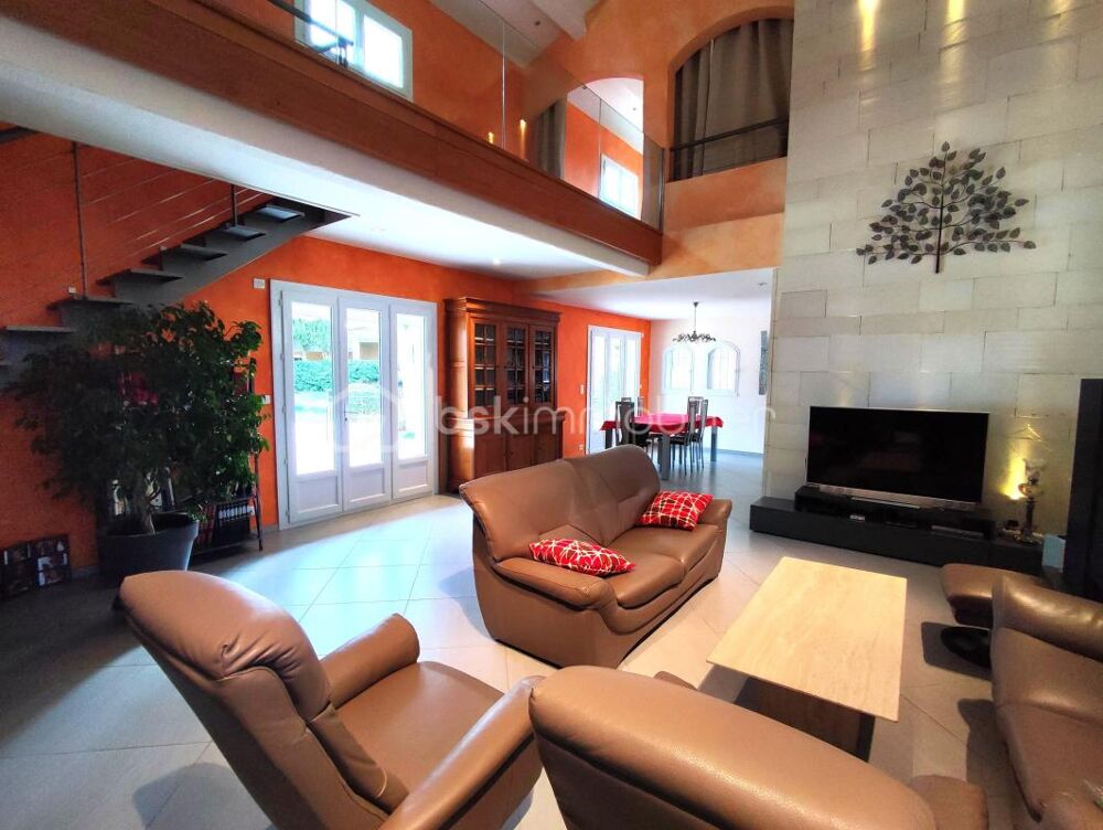 Vente Villa POUSSAN VILLA DE TYPE 8 SUR PARCELLE DE 2000 M² PISCINE ET ANNEXE DE 147 M² Poussan