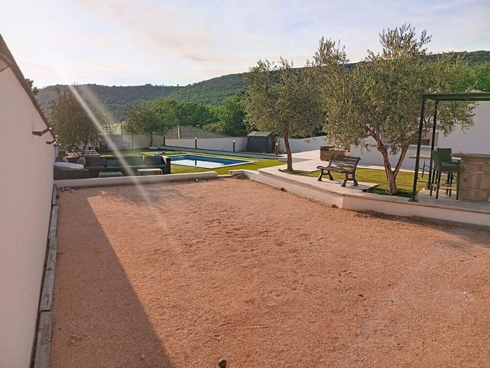 Villa T6 avec piscine et terrain de 1241m² - Sainte-Anastasie-Sur-Issole