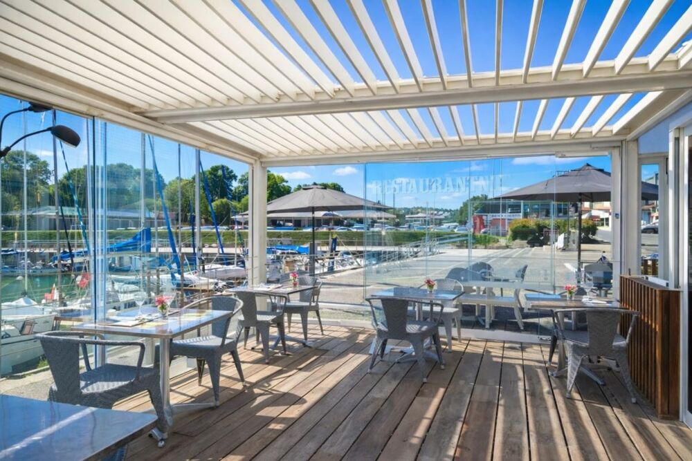   OPPORTUNITÉ RARE – BAR / RESTAURANT VUE PORT – LICENCE IV – TERRASSE BIOCLIMATIQUE  115 060 € 