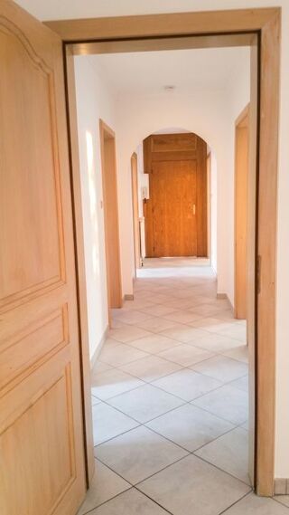  Appartement à louer 3 pièces 111 m²