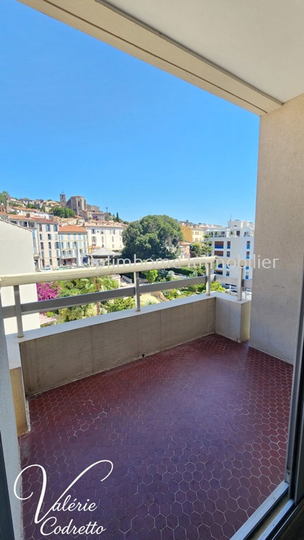 Vente Appartement Studio avec terrasse au dernier étage à Hyères Centre – Vue dégagée, cave et faibles charges 83400 Hyeres
