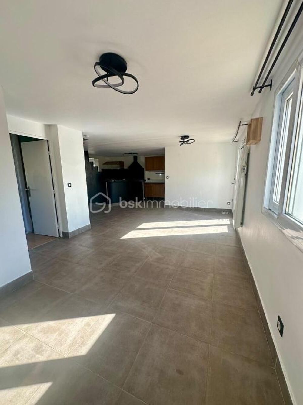 Vente Maison Maison familiale avec studio indépendant, jardin et garages – 95 m² au sol / 84 m² Carrez Linas