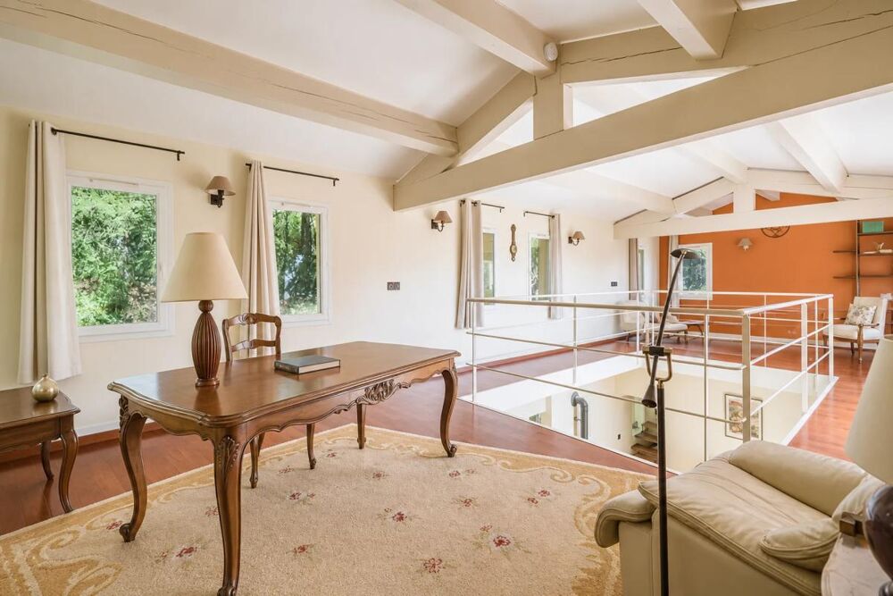 Maison de 222 m² à Vailhauquès avec mezzanine et F2 indépendant