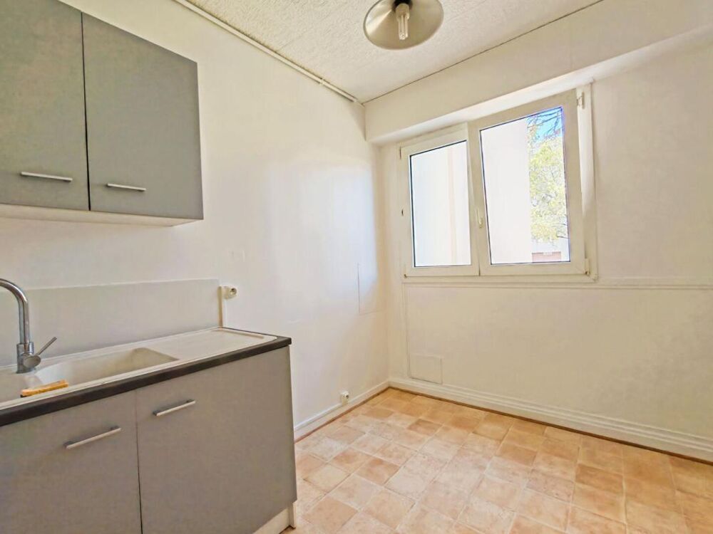 Vente Appartement Appartement  T2  de 54 m 2  à Saint Benoit non meublé, cuisine indépendante, 1 chambre Saint benoit