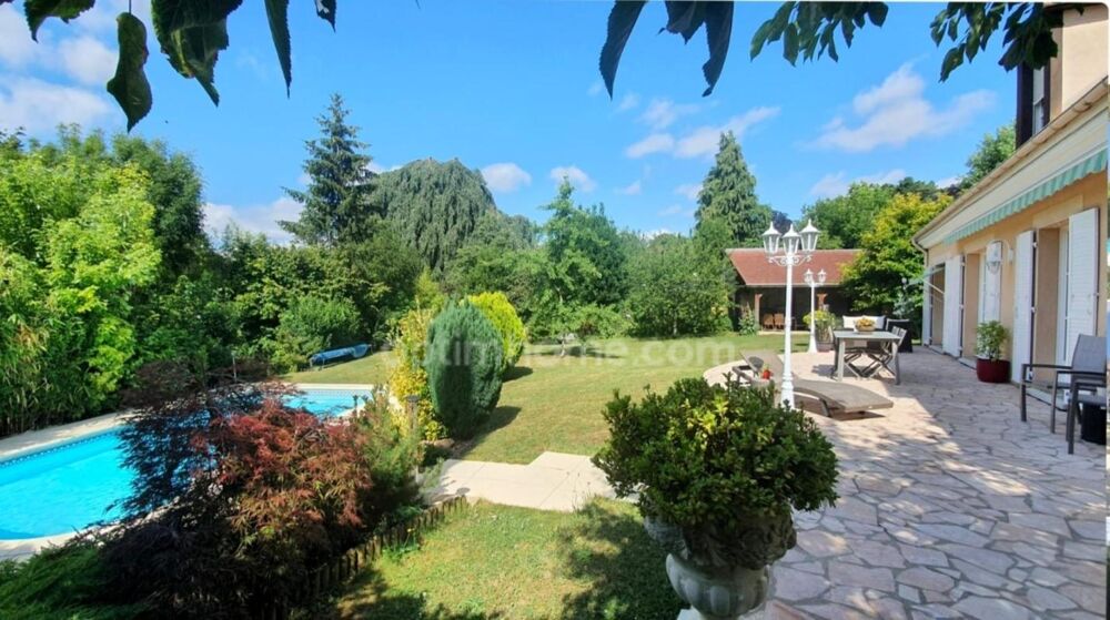 Vente Villa SAINT-PRIX, VAL D'OISE (95) : Propriété de 230 m² habitables (255 m² au sol) - 9 pièces principales - 7 chambres - 3 garages – P Saint prix
