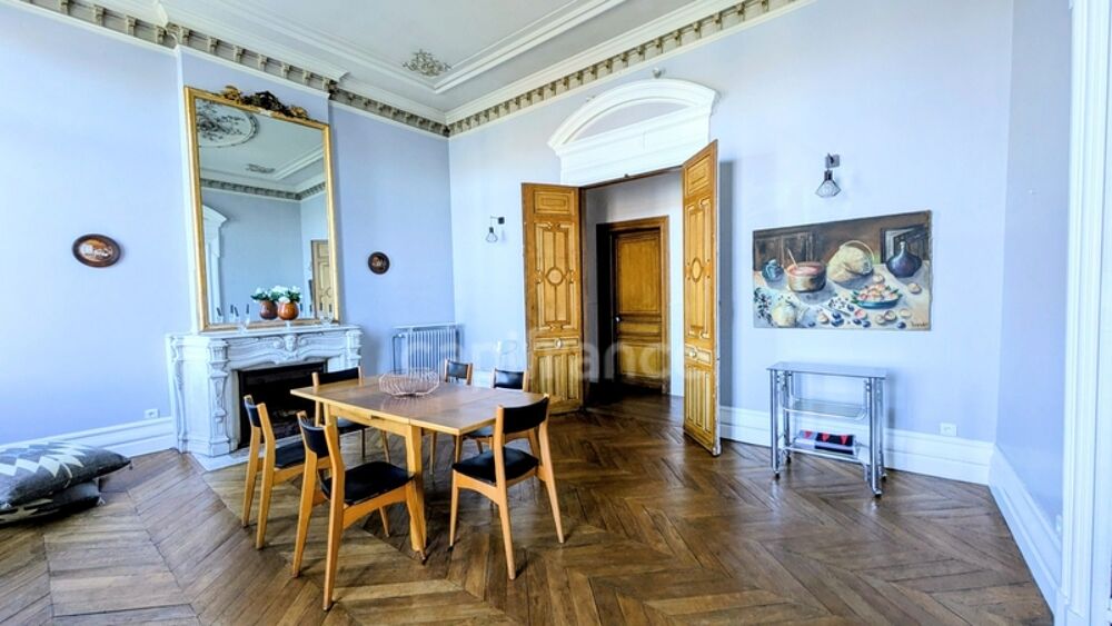 Appartement, 5 pièces avec terrasse et cave,3 chambres