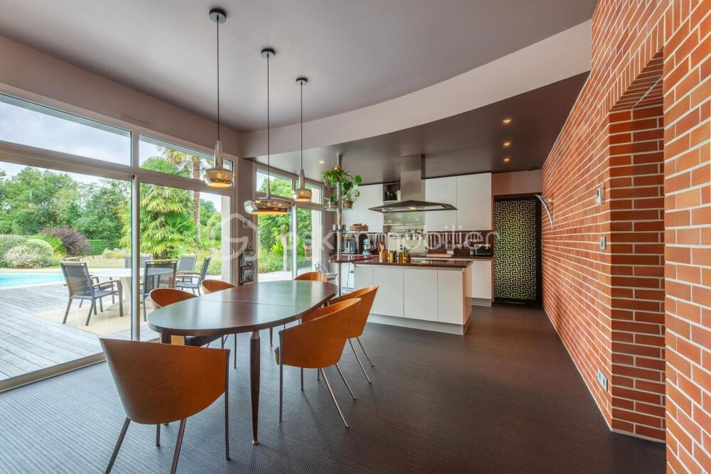 Maison d'architecte nichée dans un parc arboré, au calme absolu