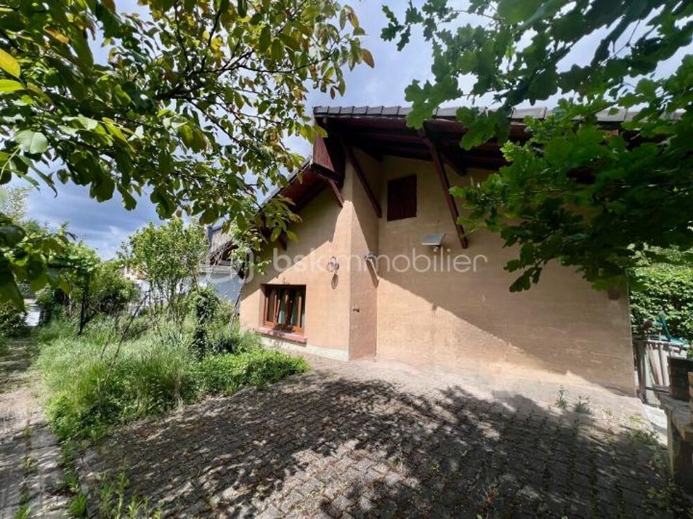 Grande maison familiale avec jardin, terrasse et beau potentiel à Forbach
