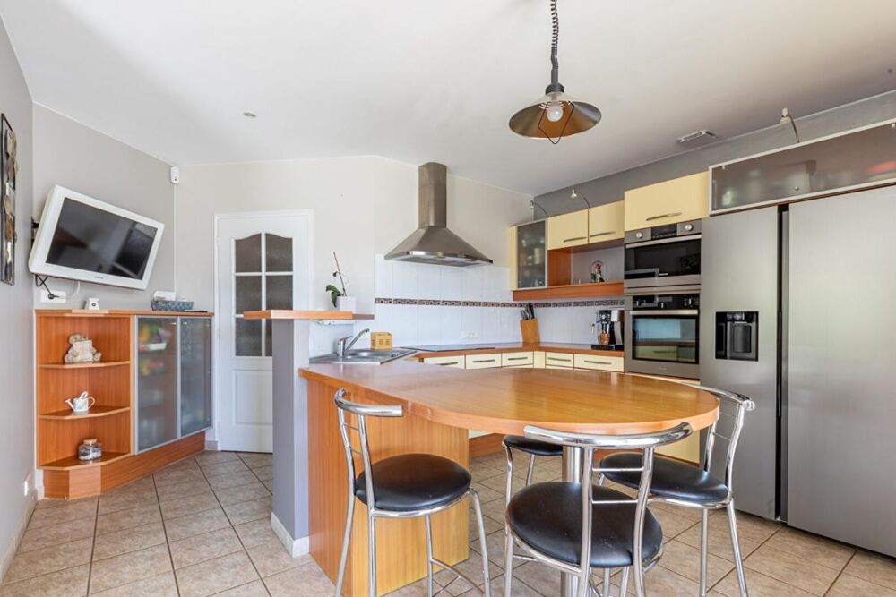 Maison Mouzillon 6 P . 4 Chs . Bureau . 177.85 M² . Double garages . T 1153 M² . Sous-sol