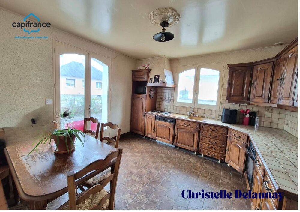 ? À VENDRE  Maison à rénover en centre-bourg de Méral (53)