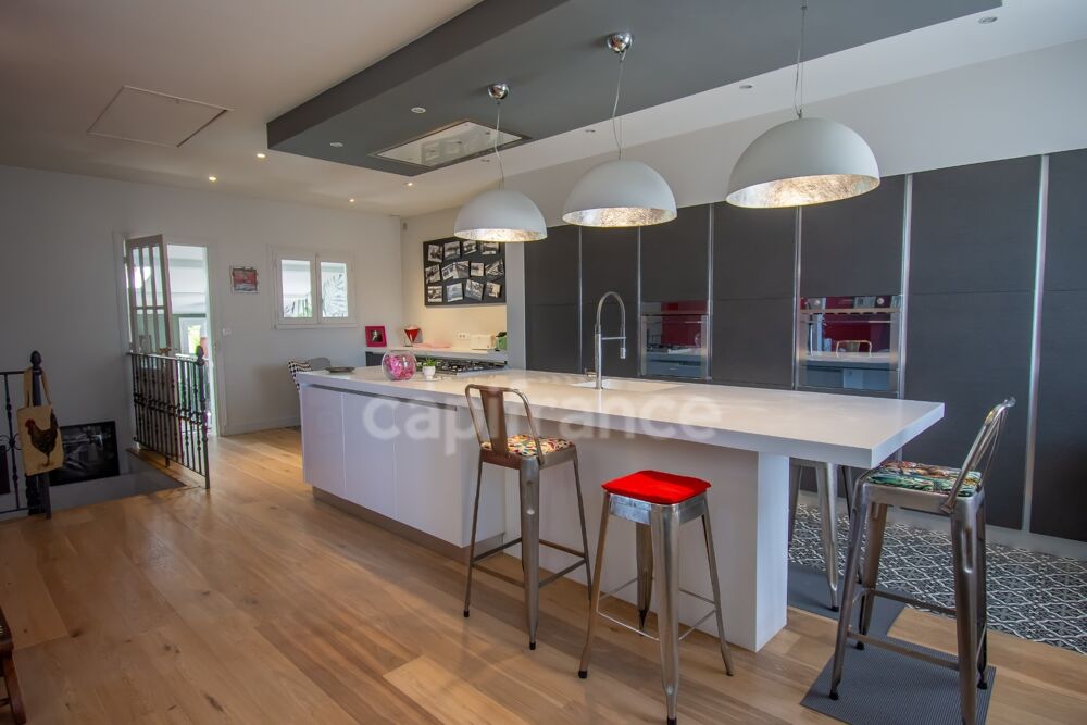 Vente Maison ROYAN - MAISON ANNÉES 30 AVEC PISCINE ET JARDIN PAYSAGÉ, PROCHE COMMERCES ET PLAGES Royan