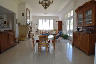  Propri�t�/ch�teau � vendre 11 pi�ces 303 m�