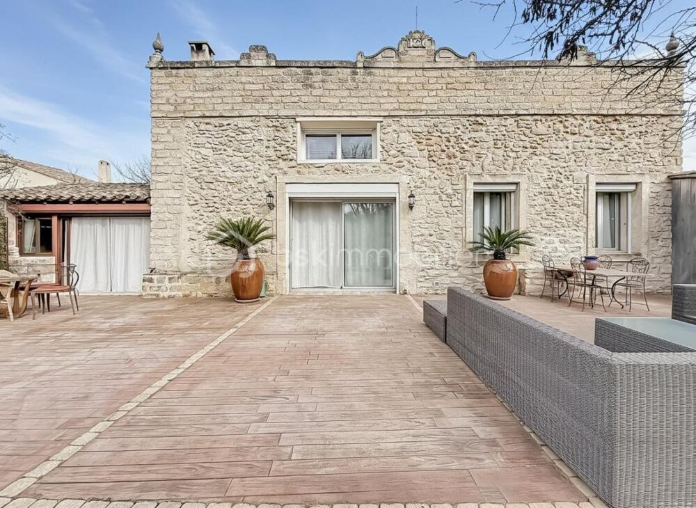 *** VILLA DEXCEPTION DE 260 m² AVEC PISCINE  LATTES (BOIRARGUES) ***