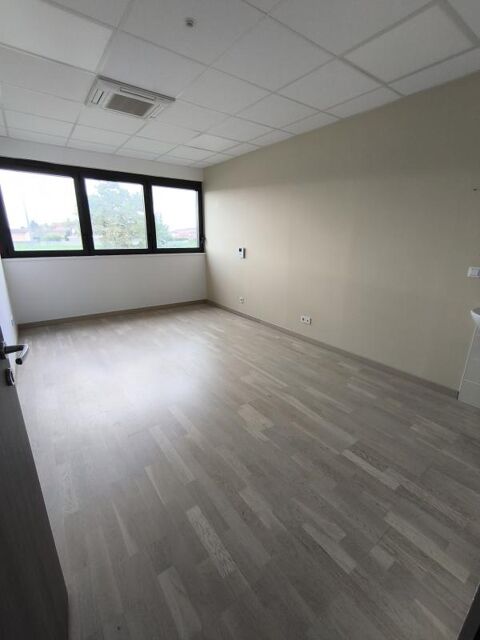 ST DENIS LES BOURG - Local d'activit&eacute;s 318 01000 Saint denis les bourg