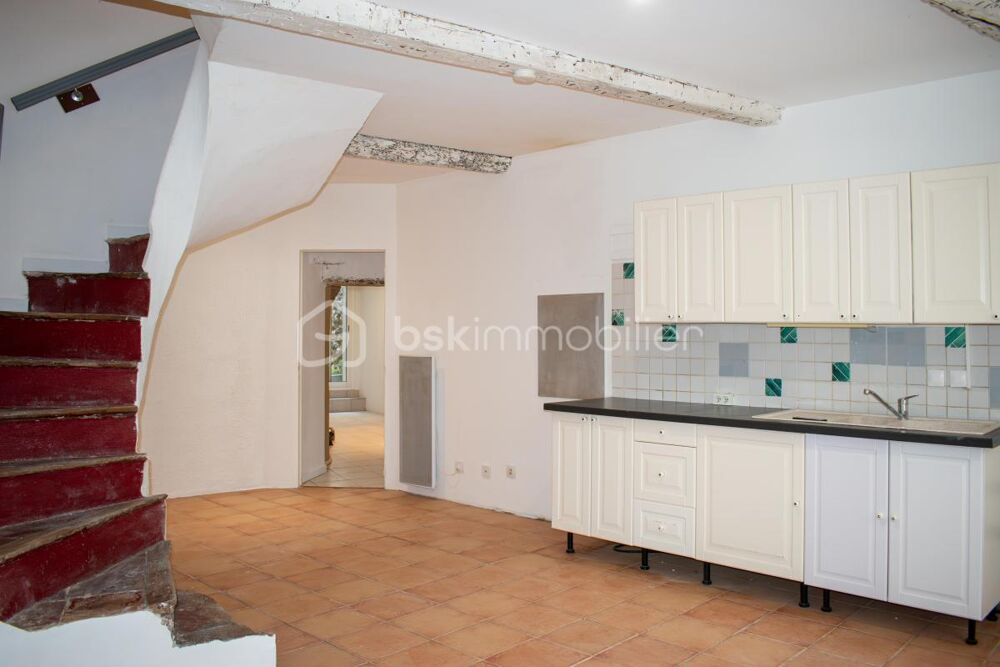 A Saint Thibery, Maison de village au charme authentique avec petite cour intérieure