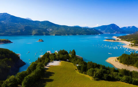 Fonds de commerce  Vente, réparation, entretien et hivernage de bateaux  Proche Lac de Serre-Ponçon (05) 120000 05160 Savines le lac