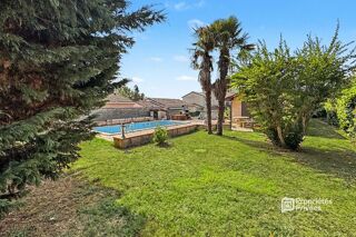 Vente Maison Maison Fronton 4 pièces 165 m2 avec garage et piscine sur 1996 m2 de parcelle divisible et constructible Fronton