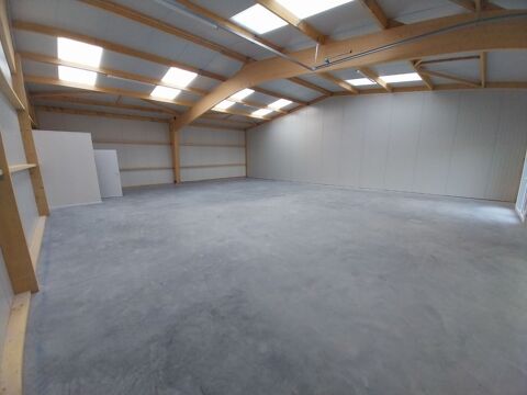   Local de 180 m² neuf à louer 
