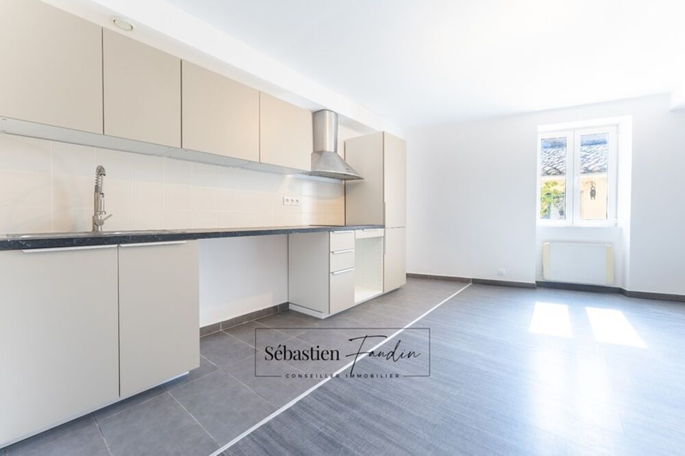 Appartement à vendre 3 pièces SOLLIES TOUCAS (83) - T3 de 56 m² - Duplex - Dernier étage - Proche commerces - Stationnement faci