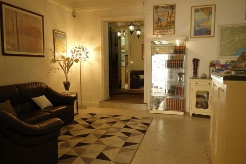   Dpt Alpes Maritimes (06),  vendre SAINT VALLIER DE THIEY Htel - Bureau 2 toiles (Murs et Fonds) 