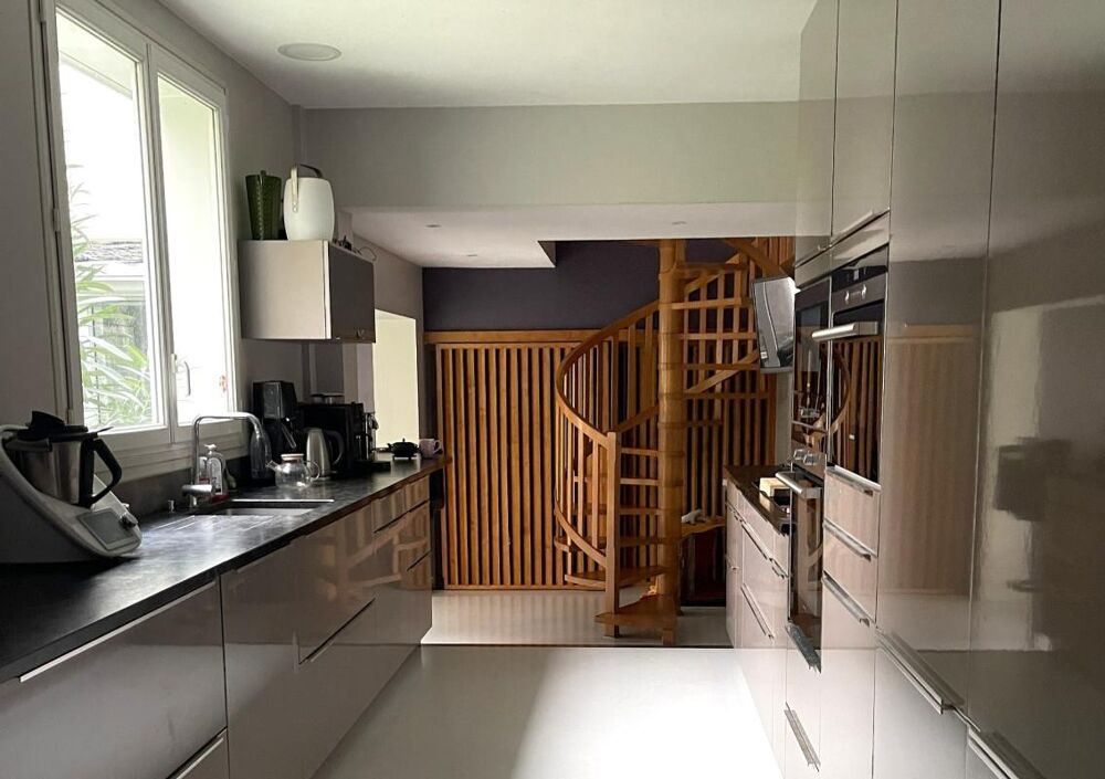 Vente Maison CENTRE VILLE - GRANDE MAISON FAMILILALE - JARDIN 100 M² - 4 CHAMBRES (POSS. 5) - CHARME DE L'ANCIEN - LOCAL COMMERCIAL (OU AUTRE Cognac