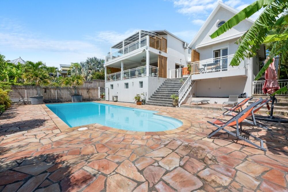 Maison à vendre 10 pièces SAINT GILLES LES BAINS (974)