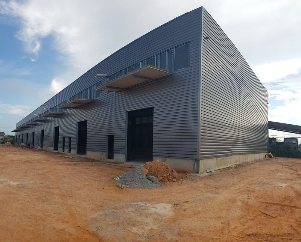   LOCAUX PROFESSIONNELS BUREAUX DEPOTS A LOUER A FAMILY PLAZA Matoury