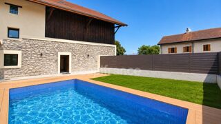 Maison 7 pièces 198 m² · à Crozet · 198 m² · 980 000 €