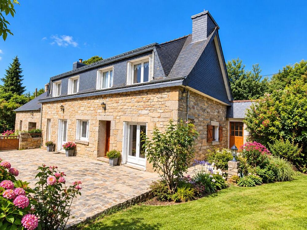 LONGÈRE DE CHARME DE 132 M² - 4 CHAMBRES + STUDIO INDÉPENDANT POSSIBLE - TERRAIN CLOS ET ARBORÉ DE 918 M² - GARAGE