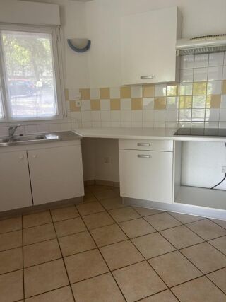  Appartement à louer 3 pièces 79 m²