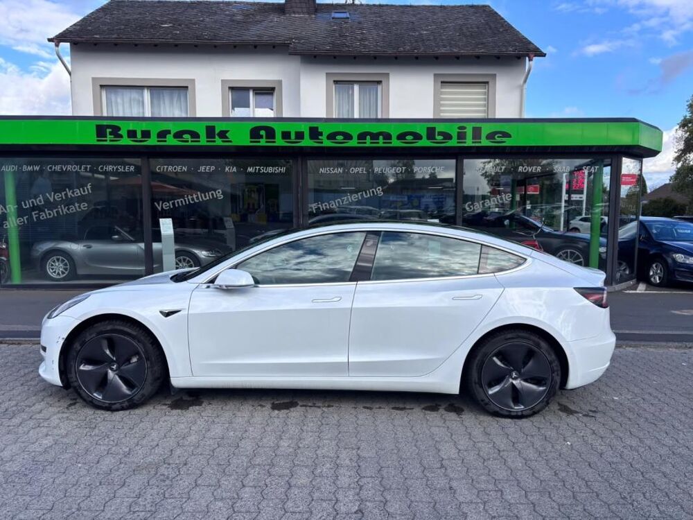 Model 3 Standard Range RWD – Berline &eacute;lectrique 2020 occasion 33000 Bordeaux