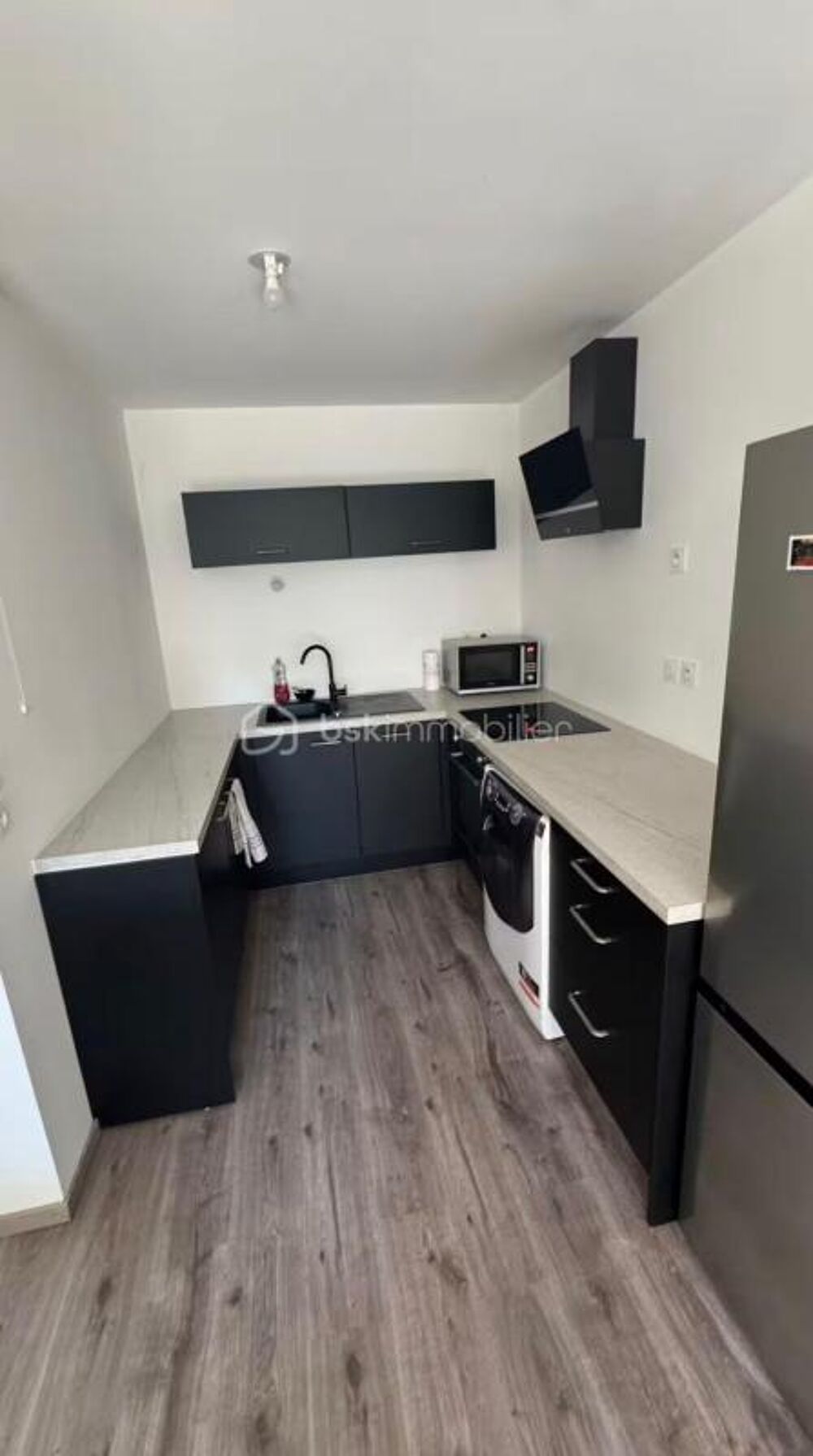 Location Appartement Charmant appartement moderne avec terrasse et parking privatif ! Grans