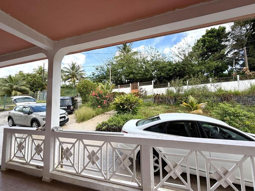 Vente Maison Maison  7 pièce(s) 180 m2 Secteur Vallombreuse-Petit Bourg Petit bourg