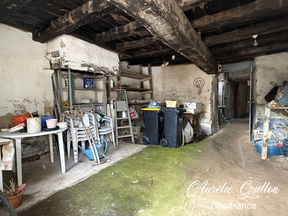 Maison en pierre à rénover  Fort potentiel  Saint-Servant