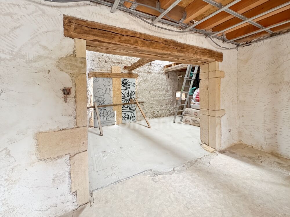 MAISON DE CARACTERE, TOITURE RECENTE, DEPENDANCES ET PROJET PRET A REALISER