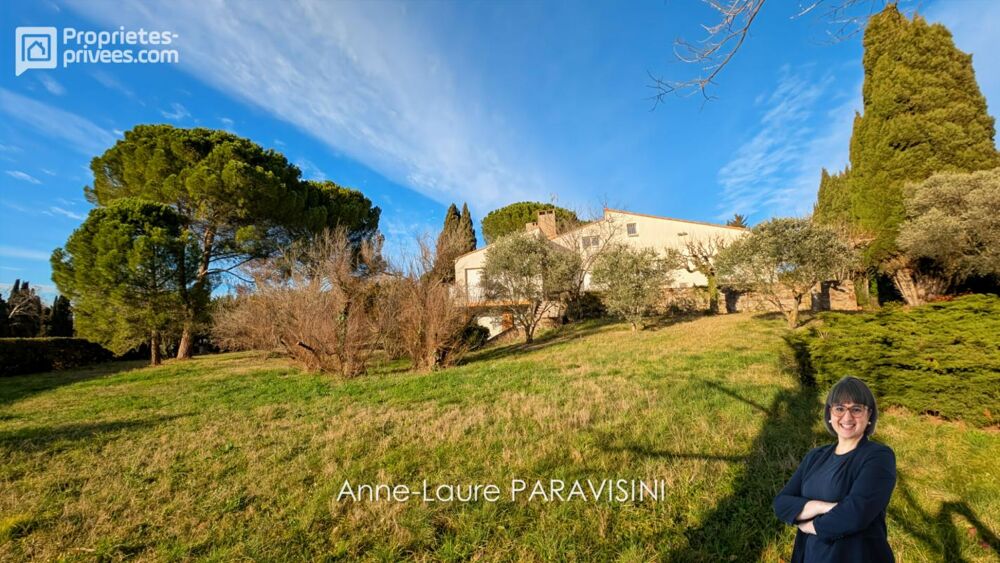 Maison d'architecte dans le Sud de la France face au Canal du Midi
