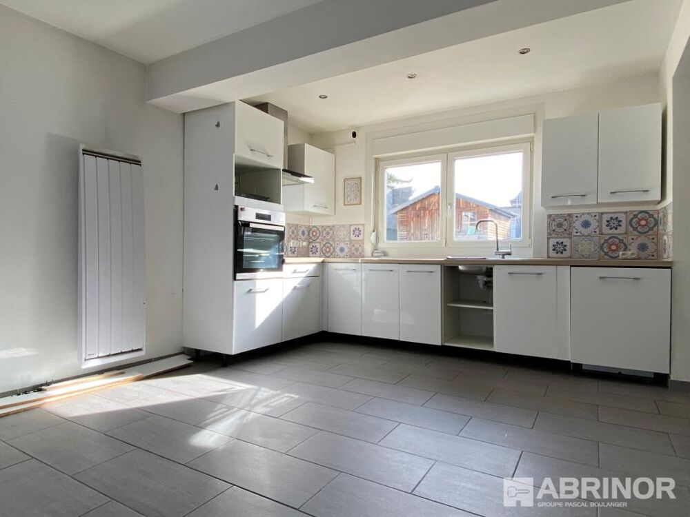 Maison semi individuelle, 3 chambres jardin parking