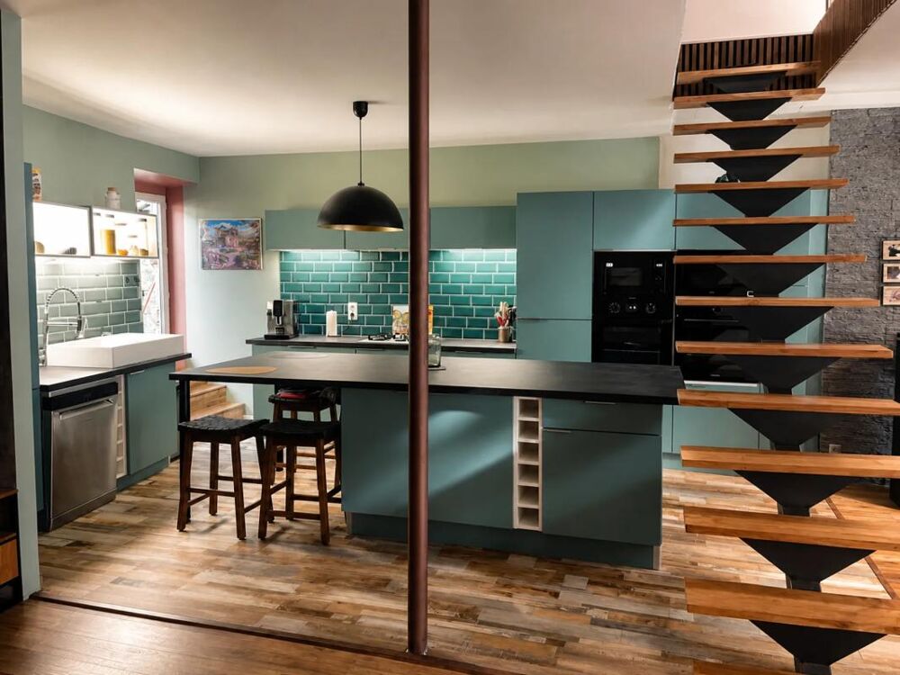 Immeuble rénové 250 m² situé à Ardes