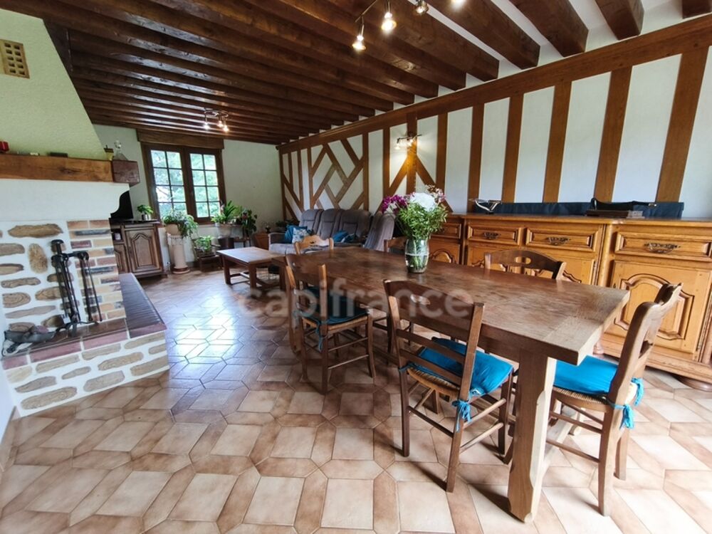 À Échauffour (61370), découvrez cette spacieuse maison familiale de 135 m², offrant 4 chambres, un vaste jardin paysagé de 7 490