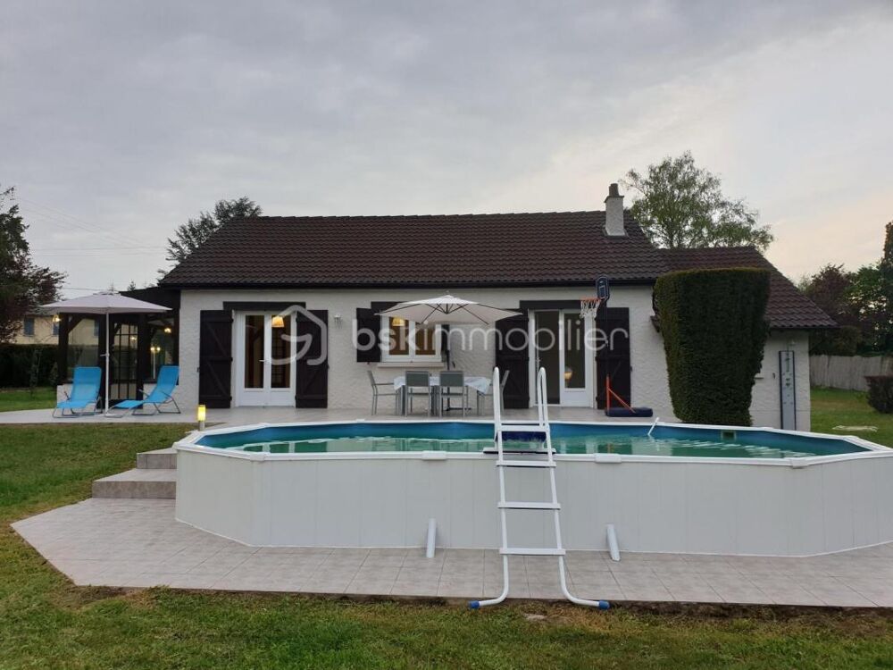 Maison avec véranda, piscine et grand terrain arboré à Lorris (Le Gué lÉvêque)