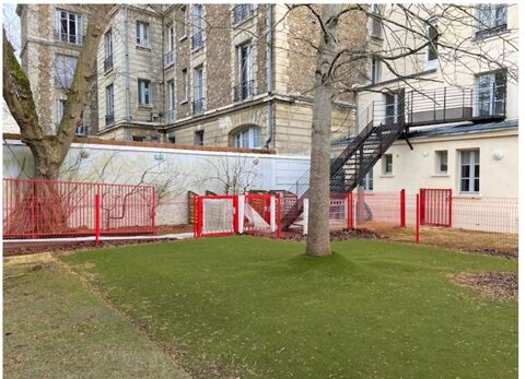 Au pied de la gare de Versailles Rive Droite, 112 m² à louer  en fond de cour avec jardin 3496 78000 Versailles